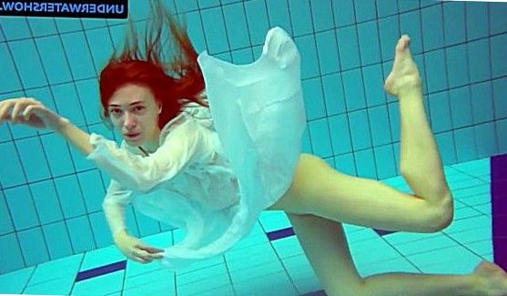 Крошка мастурбирует свою пилотку, порно видео